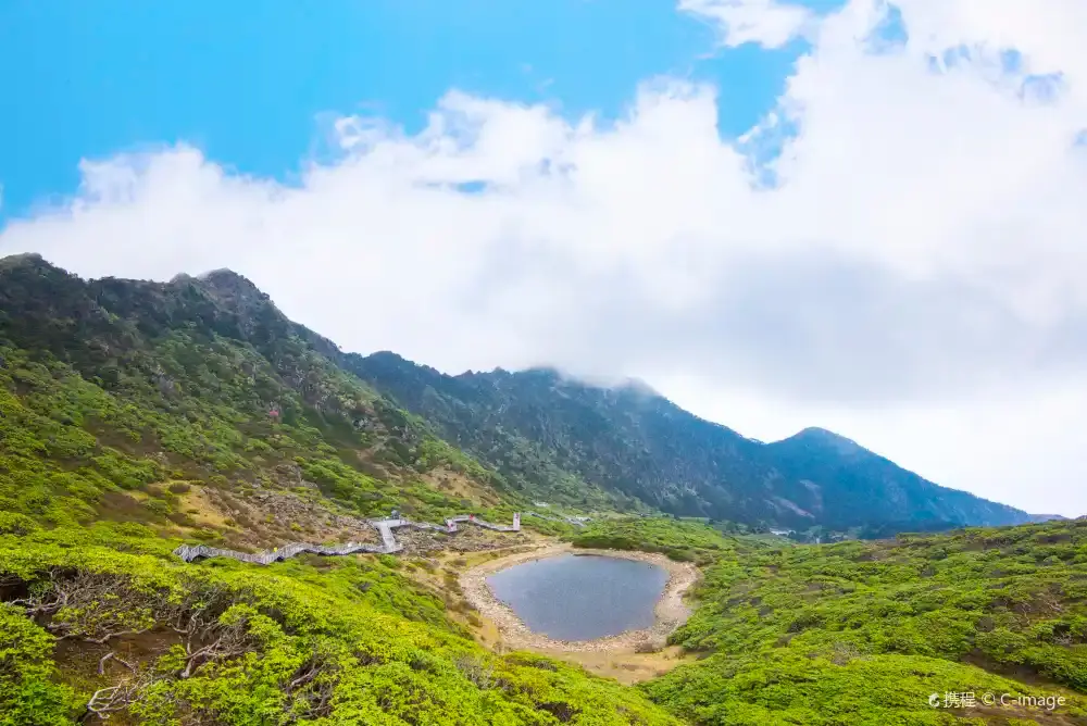 Hotels near Cangshan Mountain