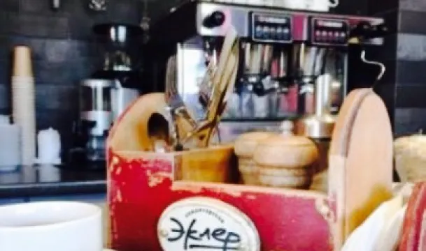 Cafe  Eclair