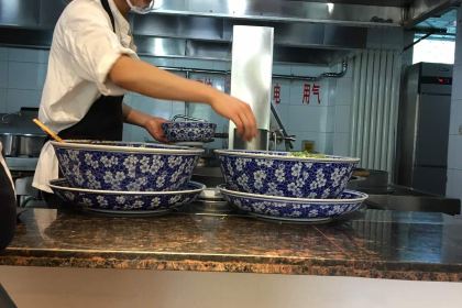 DONG FANG GONG ZHONG GUO LAN ZHOU NIU ROU LA MIAN SHANG DE DIAN