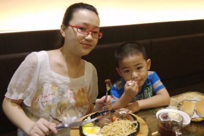 豪客來牛排（梅園店）