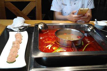 Banumaodu Hot Pot (xinhualu)