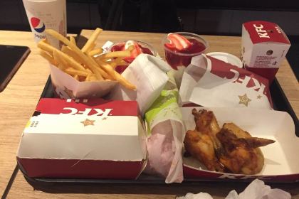 KEN DE JI ZHAI JI SONG BIN HAI YOU YI DIAN