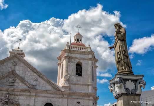 Cebu City Highlights 1-day Tour: Minor Basilica of the Holy Child of Cebu (Basilica Minore Del Sto. Niño de Cebu) + Magellan's Cross + Sirao Garden...