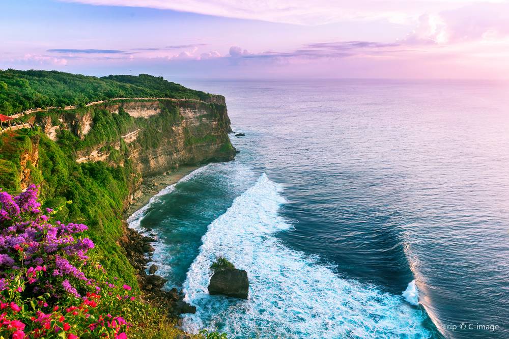 7. Tempat Hits di Bali-Pura Luhur Uluwatu