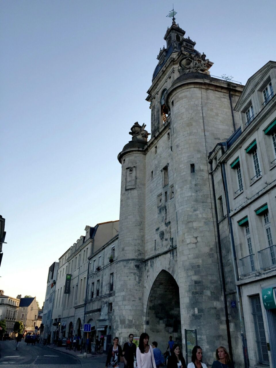 Porte de la Grosse-Horloge attraction reviews - Porte de la Grosse-Horloge  tickets - Porte de la Grosse-Horloge discounts - Porte de la Grosse-Horloge  transportation, address, opening hours - attractions, hotels, and food