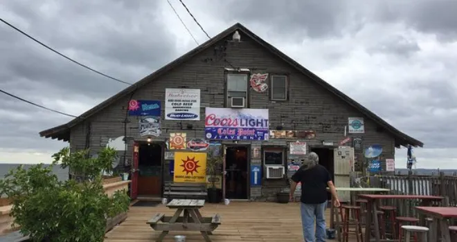 Coles Point Tavern