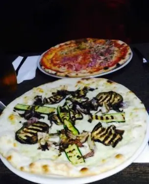 Black Pizzeria American Bar