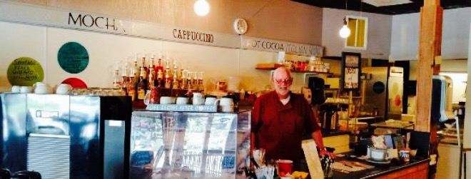 M & M Courtyard Cafe & Coffeehouse