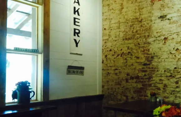 Lightnin' Bugs Bakery & Cafe