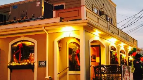 Sam & Joe's Restaurant in Данверс