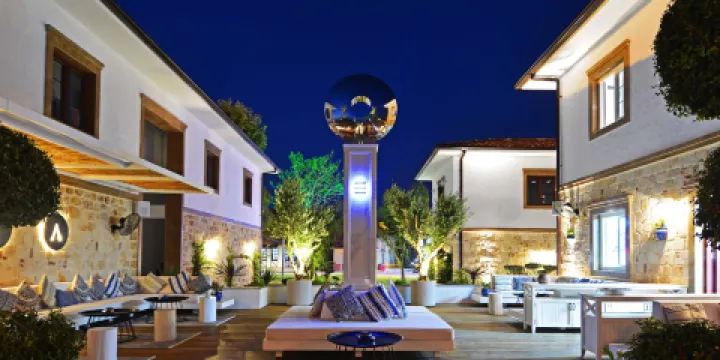 Elia Restaurant & Lounge