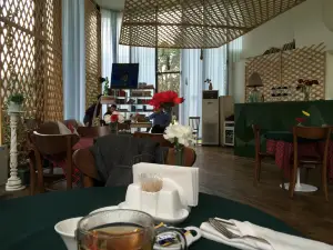 Cafe Gardens