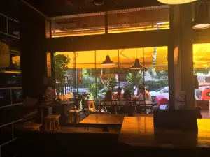 OTTOBROS Burger & Cafe