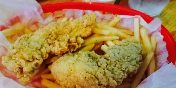 Parrot Eyes Restaurant Bar & Water Sports