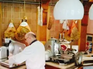 Bottega & Retrobottega Gastronomia E Cucina Di Luca Faggioni