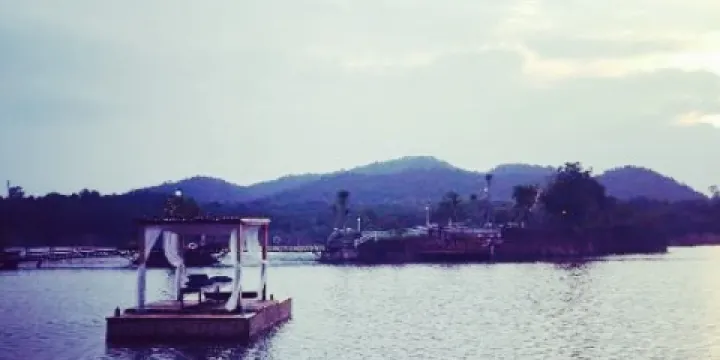 Inlaya Bar and Grill