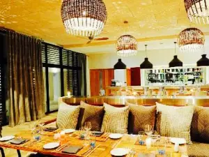Pool Lounge Bar & Restaurant Thalassa Sea & Spa