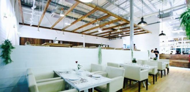 Breeze Café & Bar