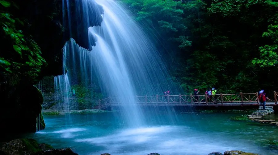 香水河七彩瀑布風景区