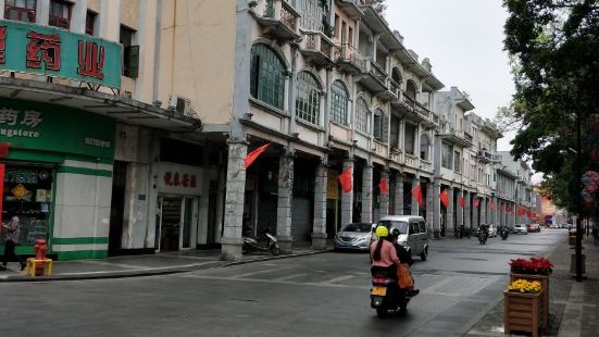 参考所有江门的旅游攻略，这都是首选景点。虽然都是骑楼，但是每