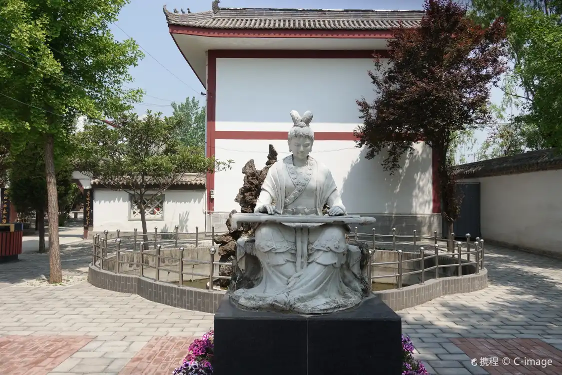 Hotels near Caiwenji Memorial Hall