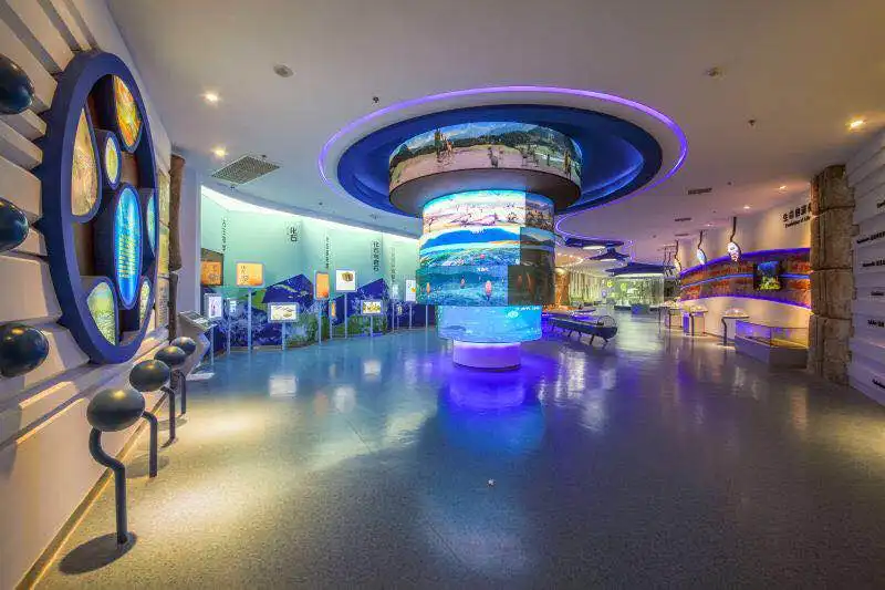 Hotels near Golden Nails Ancient World Scenic Spot