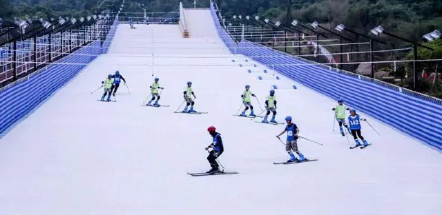 Skiing in Huanggang