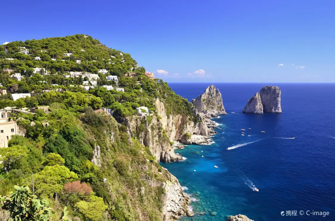 Hotels near Gardens of Augustus