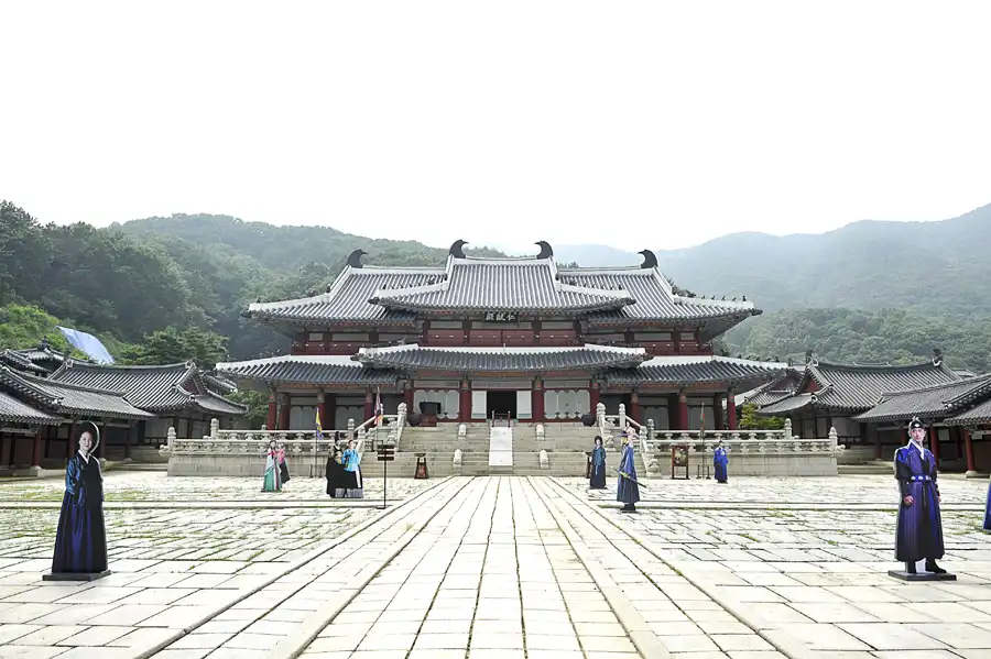 Hotels near Dae Jang Geum Park