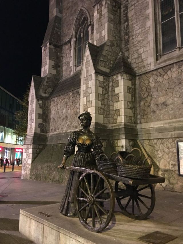 Molly Malone Statue Dublin