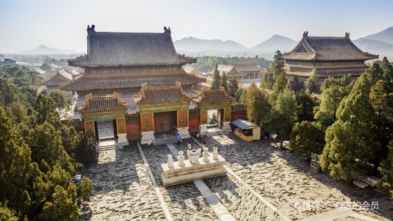 tour 1 ngày đến Lăng Thanh Đông Lăng ở Tuân Hóa, tỉnh Hà Bắc | tour riêng bao gồm vé vào cổng cửa, đón và trả khách tận nơi, cùng phương tiện di chuyển trong điểm tham quan.