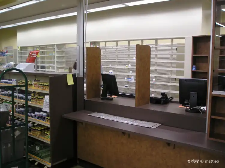 Hotels near Giant Pharmacy