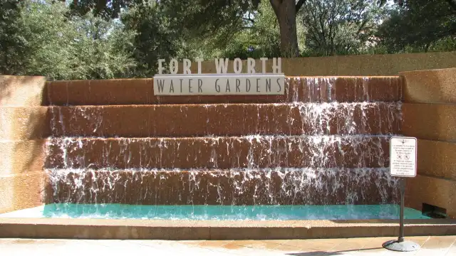 Hotels near Fort Worth Water Gardens