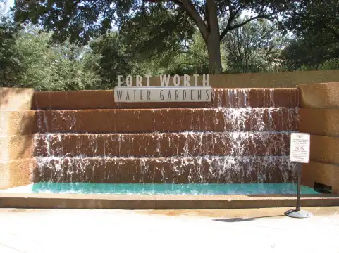 Hotels near Fort Worth Water Gardens