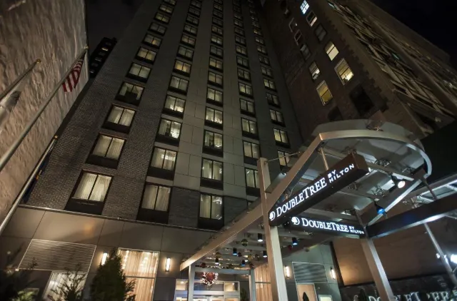 Top 24 Manhattan Hotels: from Budget to Luxury 