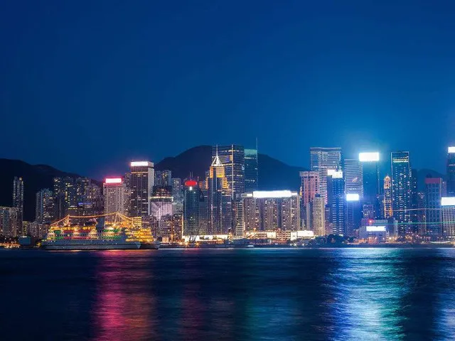 The Hongkong Homestay Strategy: Sleep in the Prosperous Nathan Road