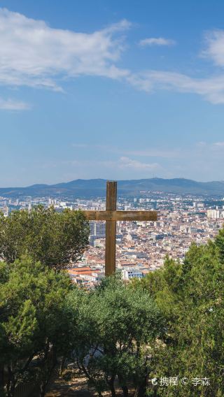 Parc national des Calanques + Old Port of Marseille + Basilica of Notre-Dame-of-la-Garde at Marseille day tour