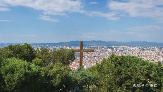 one-day tour to Côte d'Azur National Park, Marseille Old Port, and Notre-Dame de la Garde Basilica