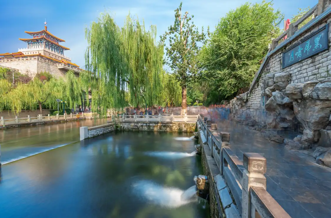 Hotels near Heihu Spring