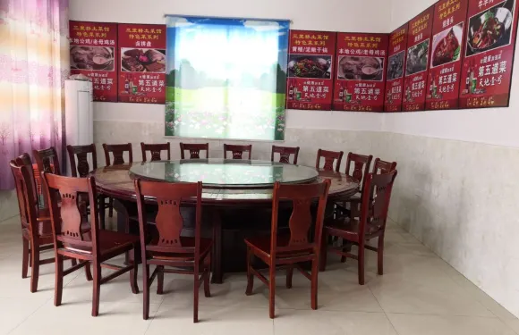 光山縣潑河鎮三裏橋土菜館