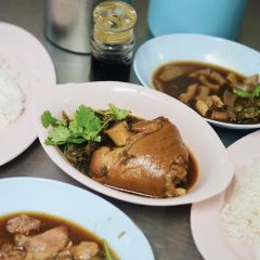 Kha Mu Charoensang Silom User Photo