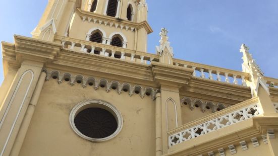 曼谷的圣母升天教堂离唐人街并不是太远，它是一座典型的欧式大教