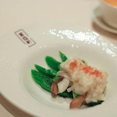 ZI YAT HEEN User Photo