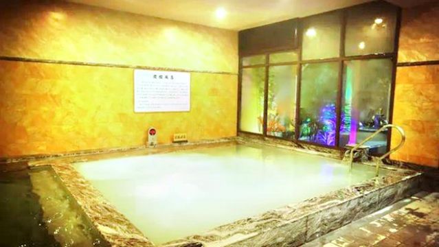 Yujianghu Hot Spring