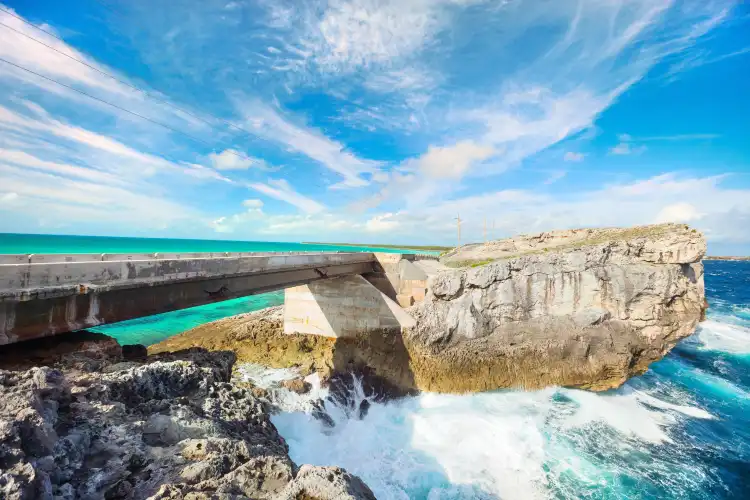 Hoteles cerca de Glass Window Bridge