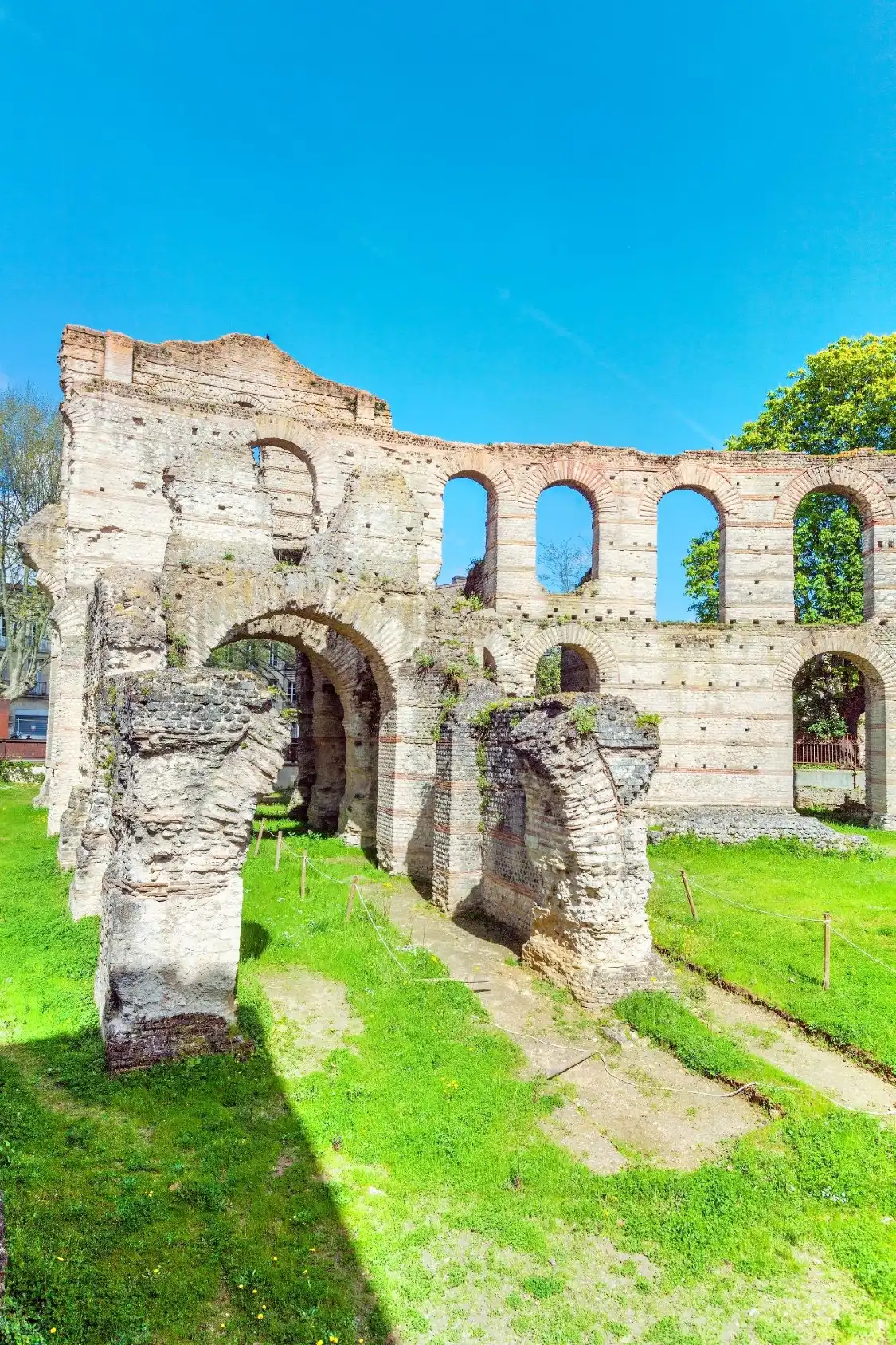 걀리엉 궁 유적 주변 호텔