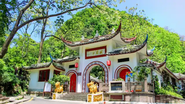 鄰近黔靈山動物園-麒麟洞的酒店