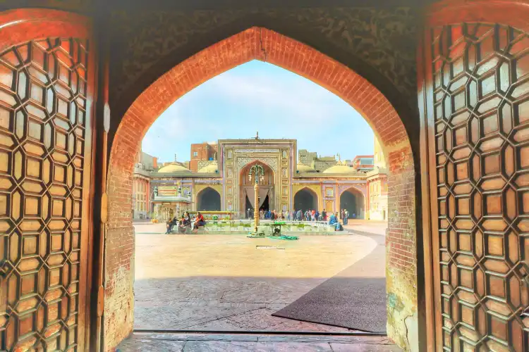 Hotels near Lahore Museum