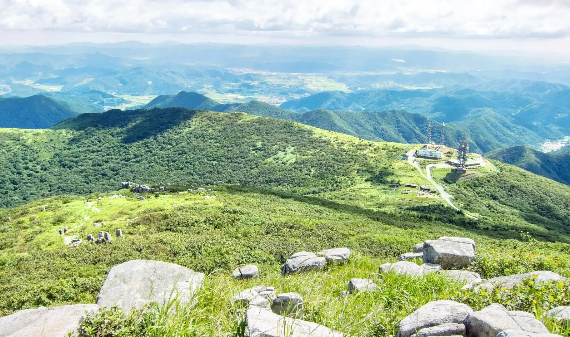 Hotels near Mudeungsan National Park