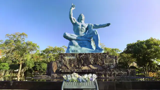 Hotels near Peace Statue